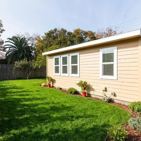 Modern Guesthouse W Private Patio And Hot Tub